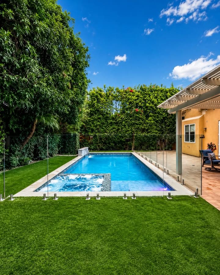 Everywhere Outdoor Builders's Pools & Backyard in Los Angeles