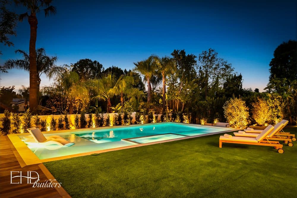 Featured Project's Pools & Backyard — photo 2
